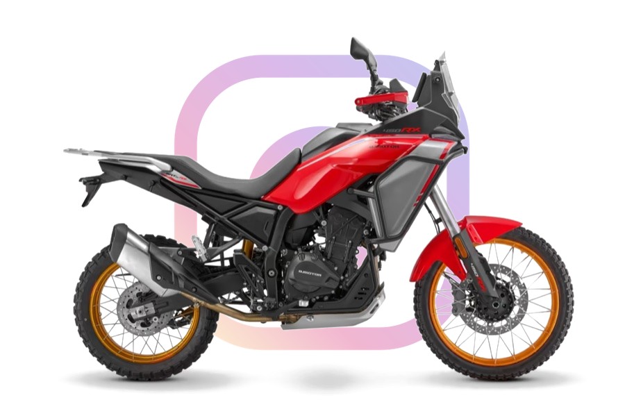 Moto de estudio sobre fondo blanco