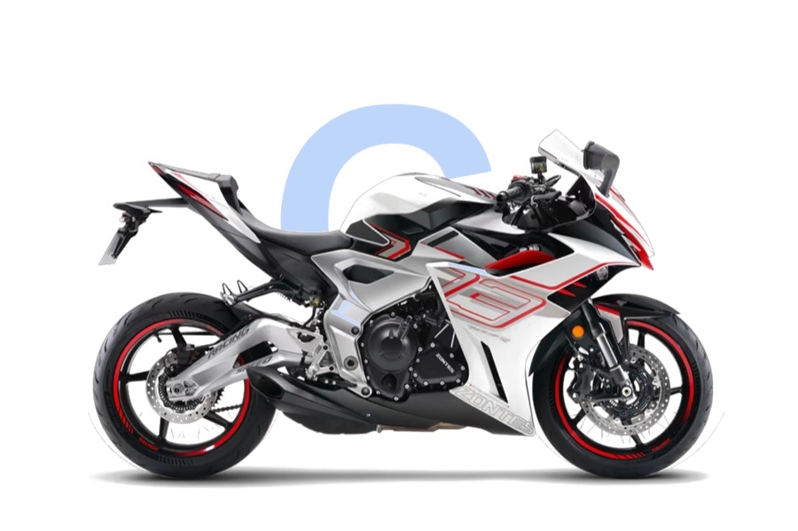 Moto de estudio sobre fondo blanco
